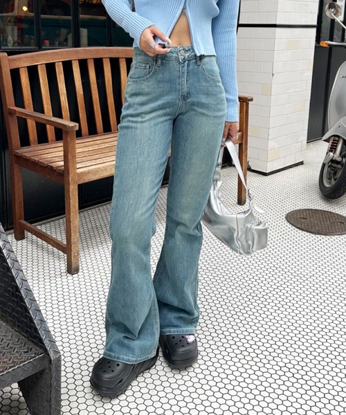Ada.(エイダ)の「【上品シルエット】セミフレア ブーツカット デニムパンツ(デニムパンツ・レディース・ブルー/ブラック・L/M/S)」の10枚目の写真