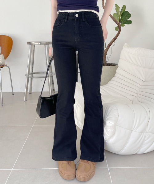 Ada.（エイダ）の「【上品シルエット】セミフレア ブーツカット デニム
