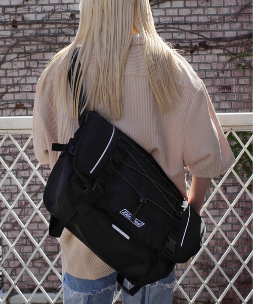 Dickies(ディッキーズ)の「Dickies / DK CITYWORK MESSENGER BAG / 80676400(メッセンジャーバッグ・レディース・ベージュ/ブラック/ブラック系その他・ONESIZE)」の2枚目の写真