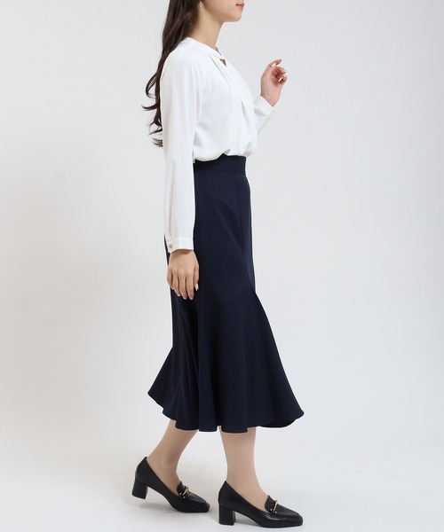 TRUDEA(トルディア)の「とろみ素材 ツイストネックブラウス(シャツ/ブラウス・レディース・ブルーグリーン/ブラウン/ホワイト/ベージュ・SMALL/MEDIUM/LARGE)」の15枚目の写真