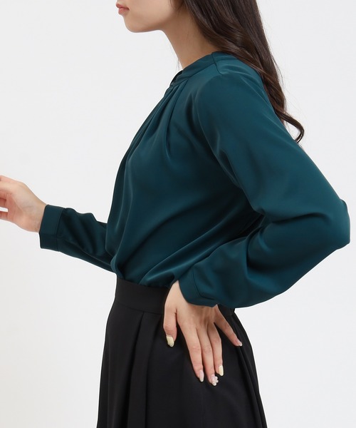 TRUDEA(トルディア)の「とろみ素材 ツイストネックブラウス(シャツ/ブラウス・レディース・ブルーグリーン/ブラウン/ホワイト/ベージュ・SMALL/MEDIUM/LARGE)」の22枚目の写真