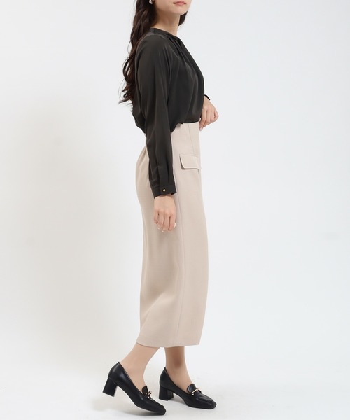 TRUDEA(トルディア)の「とろみ素材 ツイストネックブラウス(シャツ/ブラウス・レディース・ブルーグリーン/ブラウン/ホワイト/ベージュ・SMALL/MEDIUM/LARGE)」の10枚目の写真