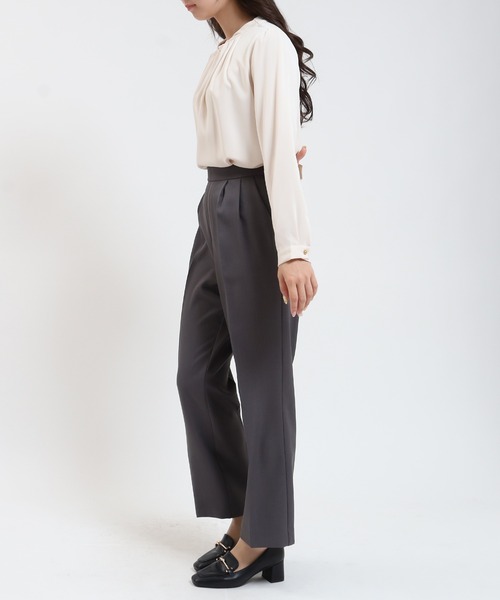TRUDEA(トルディア)の「とろみ素材 ツイストネックブラウス(シャツ/ブラウス・レディース・ブルーグリーン/ブラウン/ホワイト/ベージュ・SMALL/MEDIUM/LARGE)」の20枚目の写真