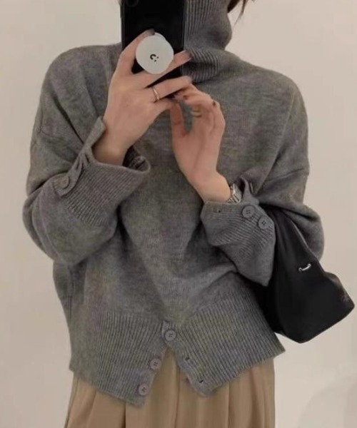 GEMEDA(ジェメダ)の「タートルネックウエストボタンニットトップス(ニット/セーター・レディース・ベージュ/グレー/オフホワイト/ブラック・M)」の10枚目の写真
