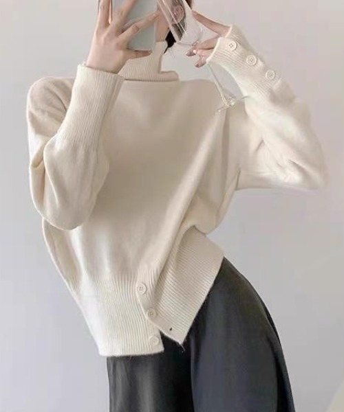 GEMEDA(ジェメダ)の「タートルネックウエストボタンニットトップス(ニット/セーター・レディース・ベージュ/グレー/オフホワイト/ブラック・M)」の14枚目の写真