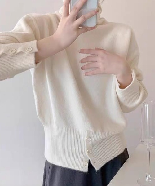 GEMEDA(ジェメダ)の「タートルネックウエストボタンニットトップス(ニット/セーター・レディース・ベージュ/グレー/オフホワイト/ブラック・M)」の17枚目の写真