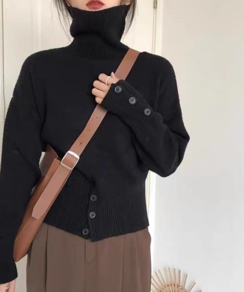 GEMEDA(ジェメダ)の「タートルネックウエストボタンニットトップス(ニット/セーター・レディース・ベージュ/グレー/オフホワイト/ブラック・M)」の22枚目の写真
