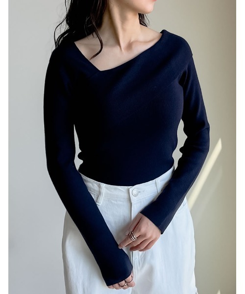 Re:EDIT(リエディ)の「アシンメトリーネックニットトップス(ニット/セーター・レディース・ブラック/アイボリー/モカ/ネイビー/グレー/ダークブラウン/ボルドー・MEDIUM/LARGE)」の21枚目の写真