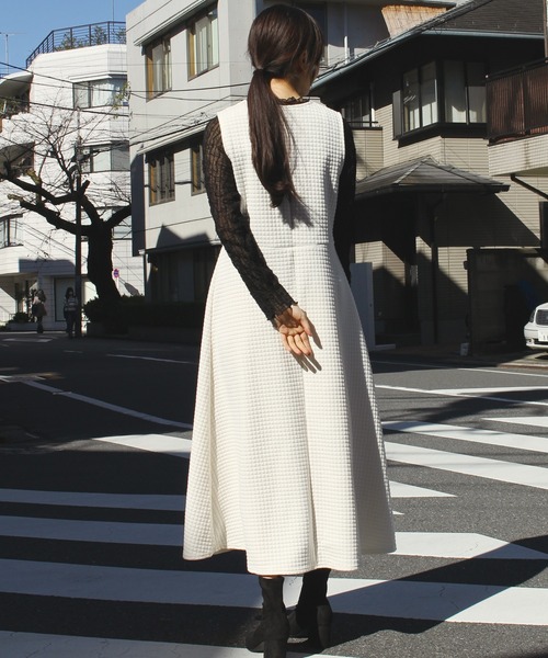 INCEDE(インシード)の「キルトカットワンピース(ワンピース・レディース・チャコールグレー/オフホワイト/ブラック・LL/L/M)」の10枚目の写真