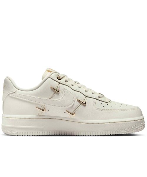 NIKE(ナイキ)の「ナイキ エア フォース 1 ’07 LX ウィメンズシューズ / Nike Air Force 1 ’07 LX Women's Shoes FV3654-111 Sail(スニーカー・レディース・クリーム・26/22/22.5/23/23.5/24/24.5/25/25.5)」の10枚目の写真