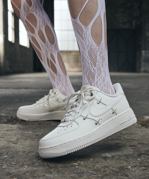NIKE(ナイキ)の「ナイキ エア フォース 1 ’07 LX ウィメンズシューズ / Nike Air Force 1 ’07 LX Women's Shoes FV3654-111 Sail(スニーカー・レディース・クリーム・26/22/22.5/23/23.5/24/24.5/25/25.5)」の7枚目の写真