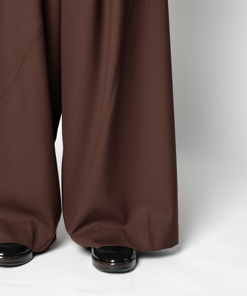 yoshiokubo（ヨシオクボ）の「yoshiokubo ヨシオクボ / TWIST WOOL SLACKS ツイストウールワイドスラックス / YKS25411（スラックス・メンズ・ブラウン/ブラック・1/2/3）」の7枚目の写真