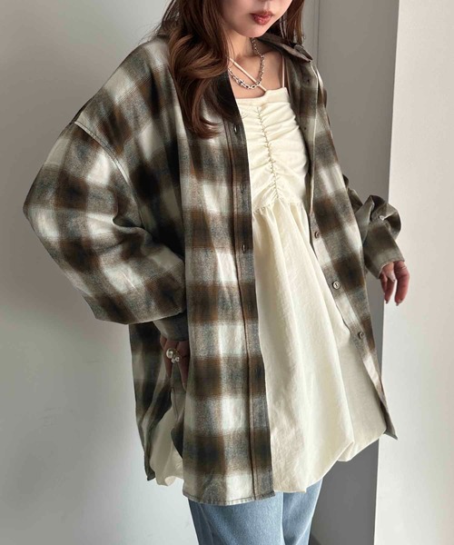 apres jour mignon(アプレジュールミニョン)の「袖ボリュームチェックシャツ【ZOZOTOWN限定アイテム】(シャツ/ブラウス・レディース・ネイビー/ホワイト系その他/ブラック系その他/ホワイト系その他2/ブラウン系その他・X-LARGE/フリー)」の4枚目の写真