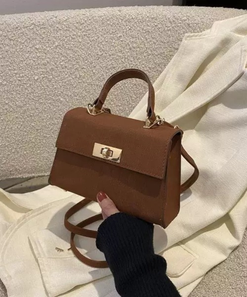 ampm(エーエムピーエム)の「ミニショルダーバッグフェイクレザー(ショルダーバッグ・レディース・ブラック/ライトブラウン・FREE)」の5枚目の写真