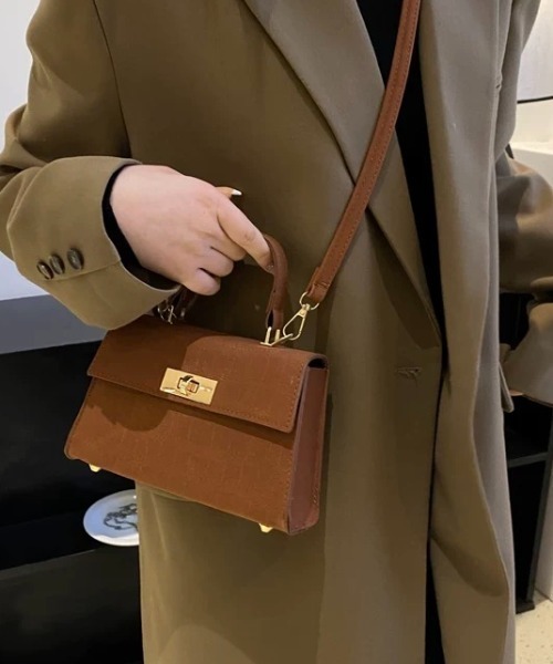 ampm(エーエムピーエム)の「ミニショルダーバッグフェイクレザー(ショルダーバッグ・レディース・ブラック/ライトブラウン・FREE)」の8枚目の写真