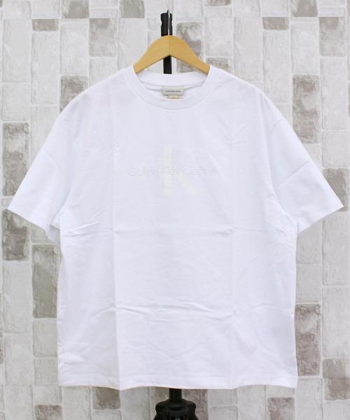 Calvin Klein(カルバン・クライン)の「CK モノロゴ ヒーロー 16S 半袖Tシャツ SS MONOLOGO HERO 16S TEE(Tシャツ/カットソー・メンズ・ホワイト・M/L/XL)」の1枚目の写真