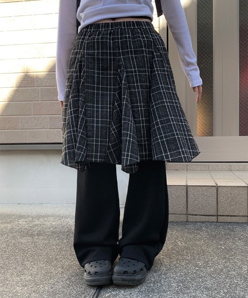 anyonemore（エニワンモア）の「チェック柄アンバランスミディスカート（スカート・レディース・ブラック・FREE）」の3枚目の写真