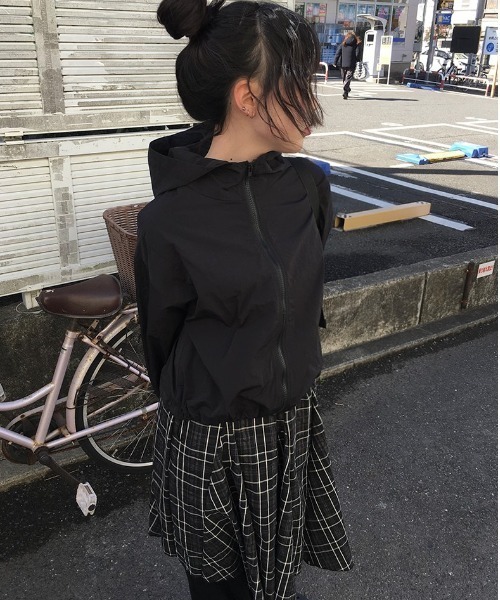anyonemore（エニワンモア）の「チェック柄アンバランスミディスカート（スカート・レディース・ブラック・FREE）」の13枚目の写真