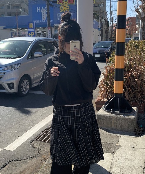 anyonemore（エニワンモア）の「チェック柄アンバランスミディスカート（スカート・レディース・ブラック・FREE）」の6枚目の写真