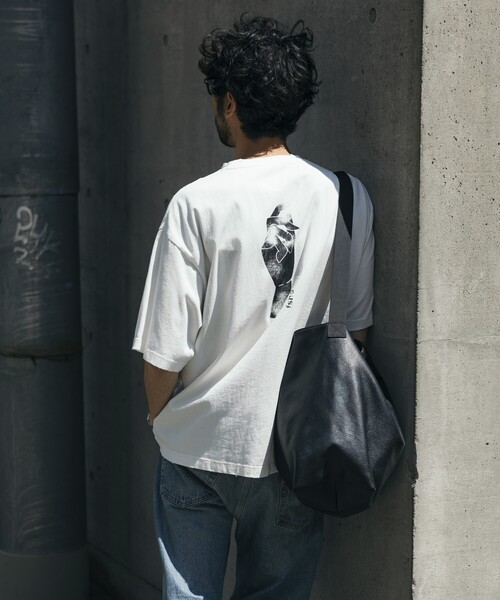Firsthand(ファーストハンド)の「Firsthand/ファーストハンド 7.3オンス ダメージ加工 バックプリント ショートスリーブTシャツ / ワンポイント刺繍 / オーバーサイズ クルーネック 半袖Tシャツ(Tシャツ/カットソー・メンズ・グレー/ホワイト/ブラック・L/M)」の4枚目の写真
