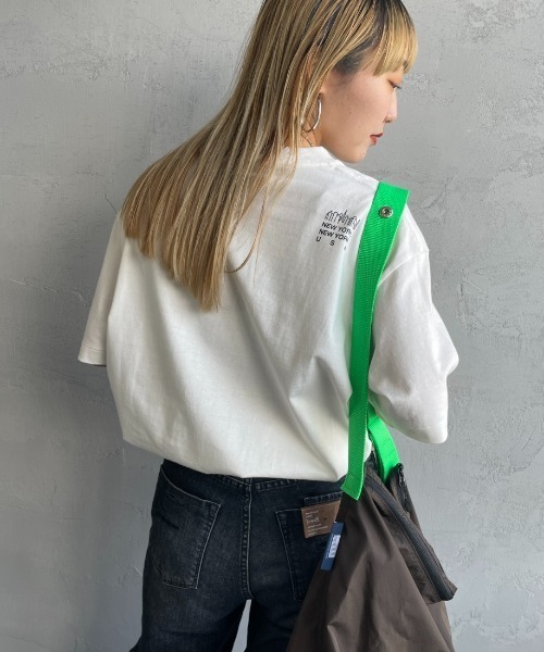 Manhattan Portage（マンハッタンポーテージ）の「[MANHATTAN PORTAGE/マンハッタンポーテージ] スカイラインワンポイントロゴ ショートスリーブTシャツ（Tシャツ/カットソー・レディース・ホワイト/ライトグレー/ブラック・S/M/L/XL）」の4枚目の写真