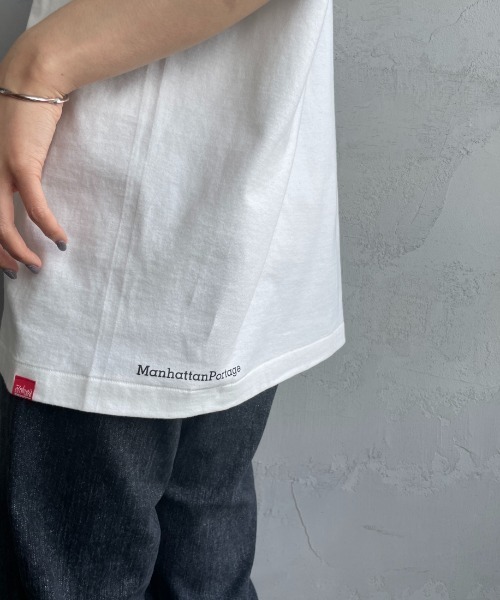 Manhattan Portage（マンハッタンポーテージ）の「[MANHATTAN PORTAGE/マンハッタンポーテージ] スカイラインワンポイントロゴ ショートスリーブTシャツ（Tシャツ/カットソー・レディース・ホワイト/ライトグレー/ブラック・S/M/L/XL）」の22枚目の写真
