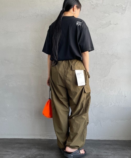 Manhattan Portage（マンハッタンポーテージ）の「[MANHATTAN PORTAGE/マンハッタンポーテージ] スカイラインワンポイントロゴ ショートスリーブTシャツ（Tシャツ/カットソー・レディース・ホワイト/ライトグレー/ブラック・S/M/L/XL）」の12枚目の写真