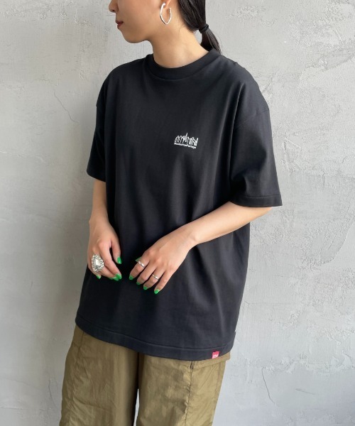 Manhattan Portage（マンハッタンポーテージ）の「[MANHATTAN PORTAGE/マンハッタンポーテージ] スカイラインワンポイントロゴ ショートスリーブTシャツ（Tシャツ/カットソー・レディース・ホワイト/ライトグレー/ブラック・S/M/L/XL）」の11枚目の写真
