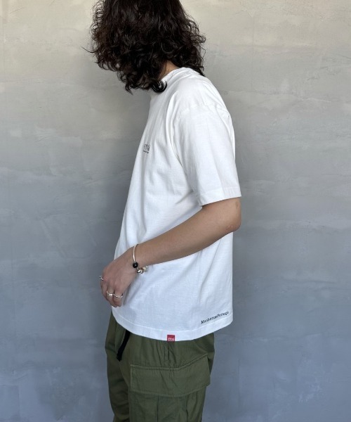Manhattan Portage（マンハッタンポーテージ）の「[MANHATTAN PORTAGE/マンハッタンポーテージ] スカイラインワンポイントロゴ ショートスリーブTシャツ（Tシャツ/カットソー・レディース・ホワイト/ライトグレー/ブラック・S/M/L/XL）」の20枚目の写真
