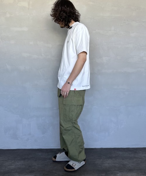 Manhattan Portage（マンハッタンポーテージ）の「[MANHATTAN PORTAGE/マンハッタンポーテージ] スカイラインワンポイントロゴ ショートスリーブTシャツ（Tシャツ/カットソー・レディース・ホワイト/ライトグレー/ブラック・S/M/L/XL）」の17枚目の写真