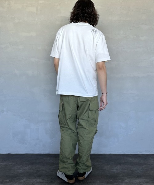 Manhattan Portage（マンハッタンポーテージ）の「[MANHATTAN PORTAGE/マンハッタンポーテージ] スカイラインワンポイントロゴ ショートスリーブTシャツ（Tシャツ/カットソー・レディース・ホワイト/ライトグレー/ブラック・S/M/L/XL）」の16枚目の写真