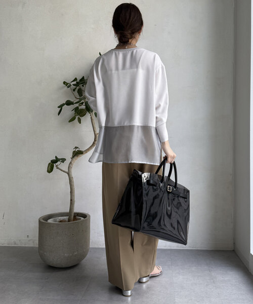 DouDou(ドゥドゥ)の「【WEB限定】裾切替2WAYジョーゼットブラウス(シャツ/ブラウス・レディース・オフホワイト/ブルー/ライトグレー・FREE)」の17枚目の写真
