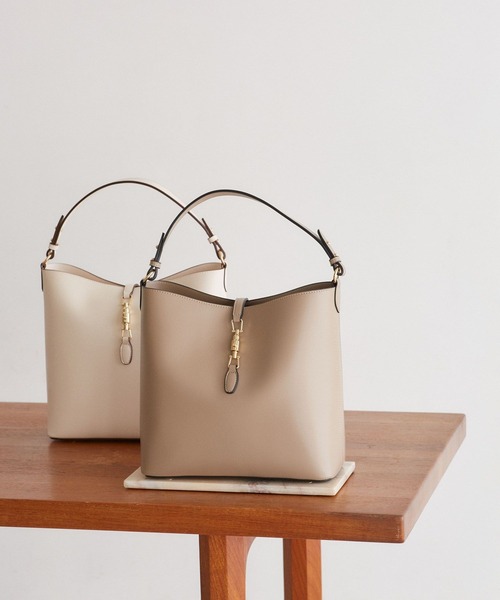 VIS（ビス）の「【2WAY】3層ワンショルダーホーボーバッグ（トートバッグ・レディース・ブラック/ベージュ系その他/キナリ・FREE）」の6枚目の写真