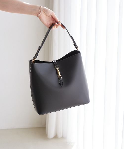 VIS（ビス）の「【2WAY】3層ワンショルダーホーボーバッグ（トートバッグ・レディース・ブラック/ベージュ系その他/キナリ・FREE）」の8枚目の写真