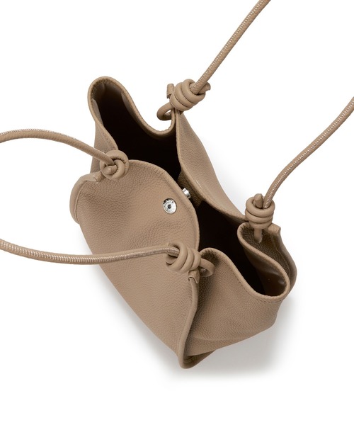 Breath TOPKAPI(ブレストプカピ)の「【Breath TOPKAPI】シュリンクレザー ノットハンドル トートバッグ(トートバッグ・レディース・ホワイト/ブラック/グレイッシュベージュ/クリーム・FREE)」の12枚目の写真