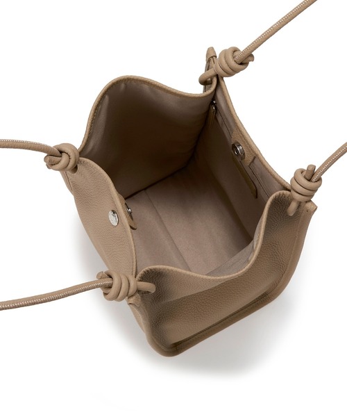 Breath TOPKAPI(ブレストプカピ)の「【Breath TOPKAPI】シュリンクレザー ノットハンドル トートバッグ(トートバッグ・レディース・ホワイト/ブラック/グレイッシュベージュ/クリーム・FREE)」の13枚目の写真
