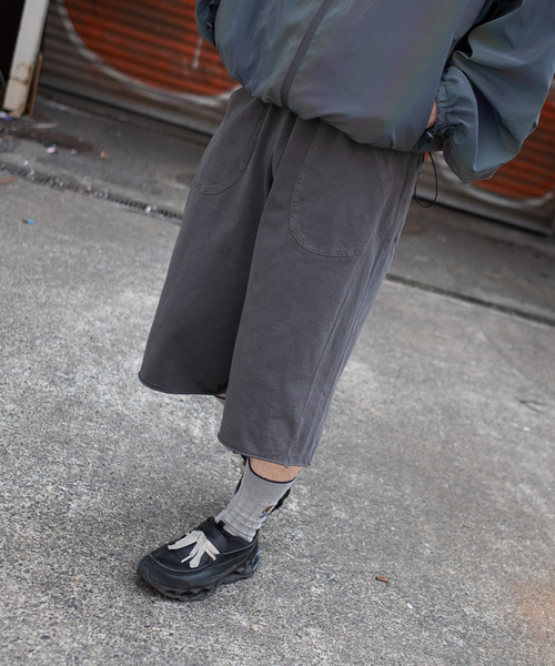 JOINT WORKS（ジョイントワークス）の「NOMANUAL/ノーマニュアルMOLTING BERMUDA SWEATPANTS（スラックス・メンズ・ブラック/チャコールグレー・MEDIUM/LARGE）」の5枚目の写真