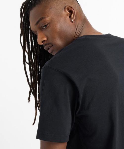NEW BALANCE(ニューバランス)の「New Balance X Debut Sculpture ショートスリーブTシャツ(Tシャツ/カットソー・メンズ・ブラック/アイボリー・SMALL/MEDIUM/LARGE/X-LARGE/XX-LARGE)」の6枚目の写真