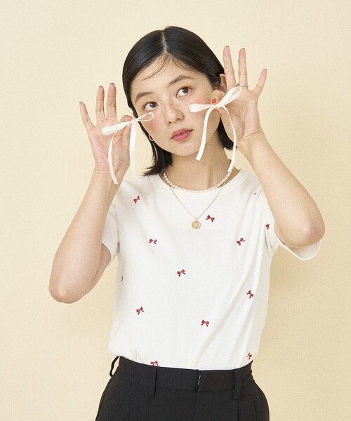 FREAK'S STORE(フリークスストア)の「ミニリボン刺繍Tシャツ(Tシャツ/カットソー・レディース・ブラック/グレー/オフホワイト・フリ-)」の4枚目の写真