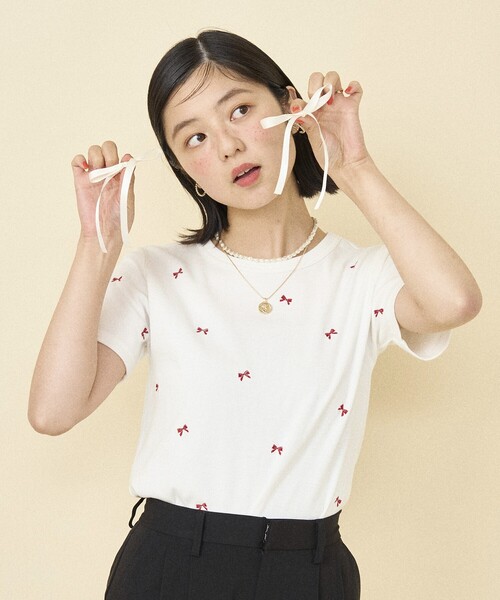 FREAK'S STORE(フリークスストア)の「ミニリボン刺繍Tシャツ(Tシャツ/カットソー・レディース・ブラック/グレー/オフホワイト・フリ-)」の5枚目の写真