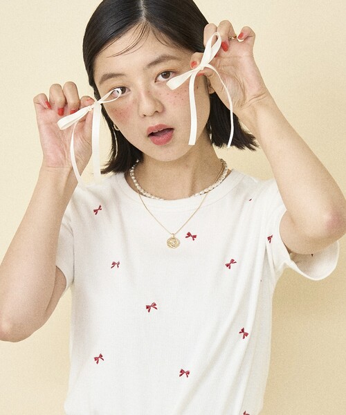 FREAK'S STORE(フリークスストア)の「ミニリボン刺繍Tシャツ(Tシャツ/カットソー・レディース・ブラック/グレー/オフホワイト・フリ-)」の6枚目の写真