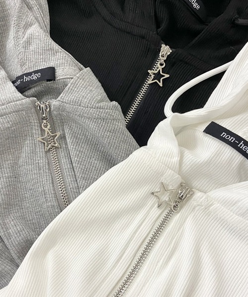 non-hedge（ノンヘッジ）の「ジップフードストーンロゴキャミソールセット（パーカー・レディース・グレー/ブラック/オフホワイト・FREE）」の5枚目の写真
