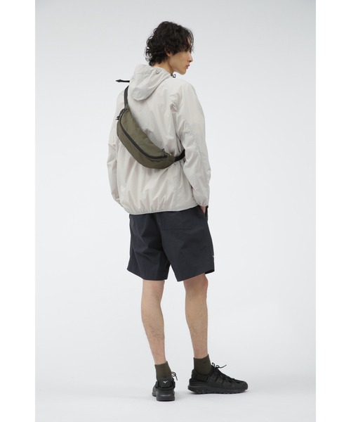 MARGARET HOWELL(マーガレットハウエル)の「LIGHTWEIGHT NYLON POPLIN BLOUSON(ナイロンジャケット・メンズ・ベージュ系その他3/カーキ・LARGE/X-LARGE/MEDIUM)」の4枚目の写真