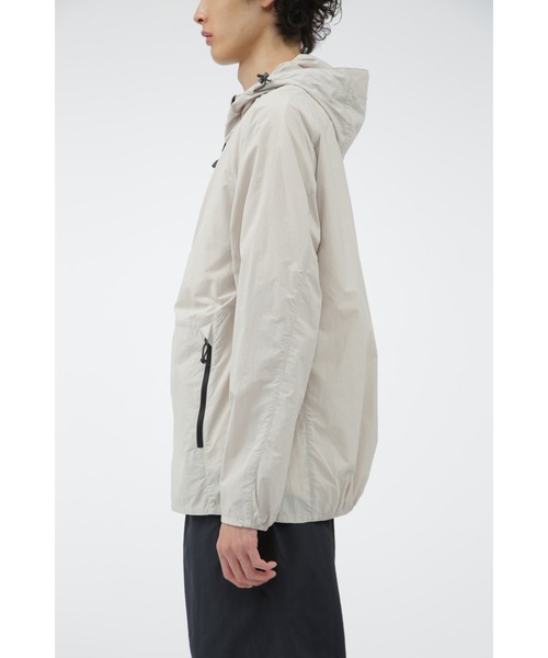 MARGARET HOWELL(マーガレットハウエル)の「LIGHTWEIGHT NYLON POPLIN BLOUSON(ナイロンジャケット・メンズ・ベージュ系その他3/カーキ・LARGE/X-LARGE/MEDIUM)」の5枚目の写真