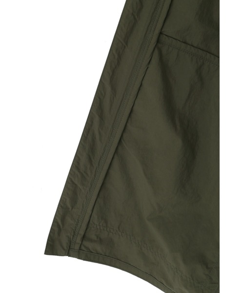 MARGARET HOWELL(マーガレットハウエル)の「LIGHTWEIGHT NYLON POPLIN BLOUSON(ナイロンジャケット・メンズ・ベージュ系その他3/カーキ・LARGE/X-LARGE/MEDIUM)」の12枚目の写真
