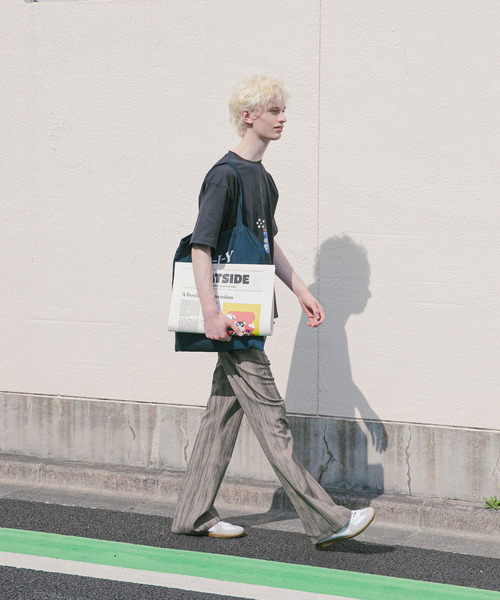 SENSE OF PLACE by URBAN RESEARCH（センスオブプレイスバイアーバンリサーチ）の「『別注』OATSIDE×SENSE OF PLACE　グラフィックショートスリーブ Tシャツ A（Tシャツ/カットソー・メンズ・ホワイト/ブラック/ライトブルー・MEDIUM/LARGE）」の5枚目の写真