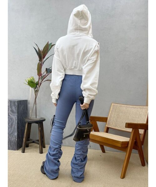 EVRIS（エヴリス）の「ドロストギャザーリブフレアパンツ（その他パンツ・レディース・ブラック/ブルー・FREE）」の5枚目の写真