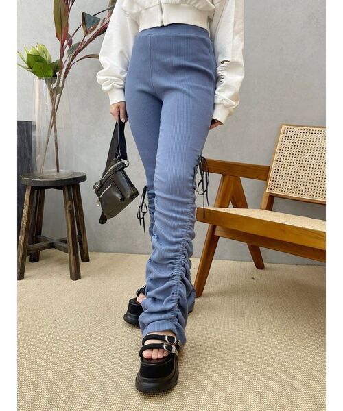 EVRIS（エヴリス）の「ドロストギャザーリブフレアパンツ（その他パンツ・レディース・ブラック/ブルー・FREE）」の2枚目の写真