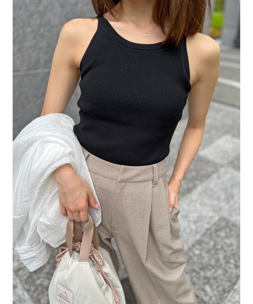 SNIDEL（スナイデル）の「カップ付きタンクトップ（タンクトップ・レディース・ホワイト/ブラック/グレイッシュベージュ/ライトブルー・FREE）」の3枚目の写真