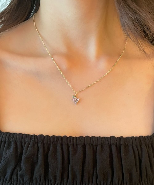 FOREVER 21(フォーエバー トゥエンティーワン)の「グレープモチーフネックレス(ネックレス・レディース・ゴールド・FREE)」の1枚目の写真
